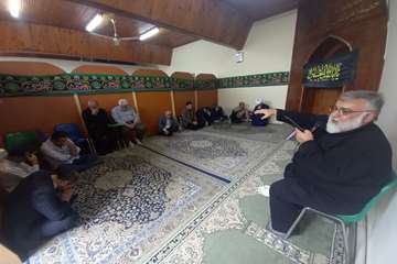 برگزاری مداحی و مراسم زیارت عاشورا در دانشکده بهداشت