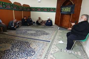 برگزاری مداحی و مراسم زیارت عاشورا در دانشکده بهداشت