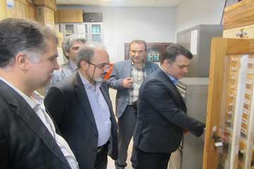 بازدید معاون آموزشی دانشگاه از دانشکده بهداشت