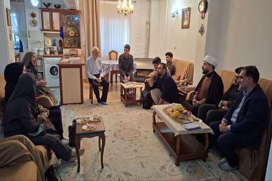 دیدار صمیمی اعضای دانشکده بهداشت با خانواده شهید «رضا حسین‌پور خناچاه»  